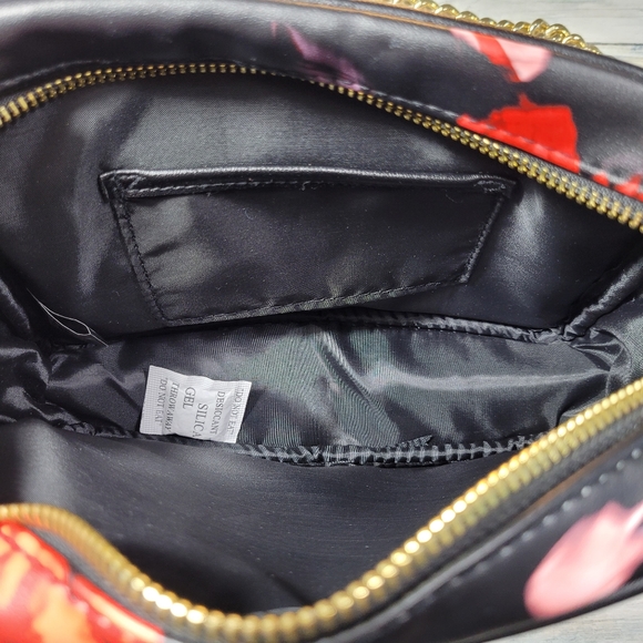 Victoria's Secret  Crossbody Purse. - Picture 9 of 11